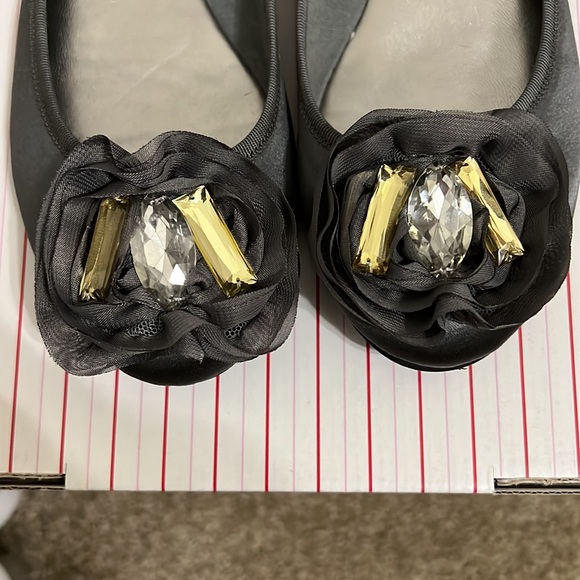 Flats - Picture 2 of 6